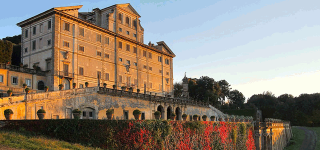 Roman Castles : Villa Aldobrandini, Frascati. From italiainfoto.com