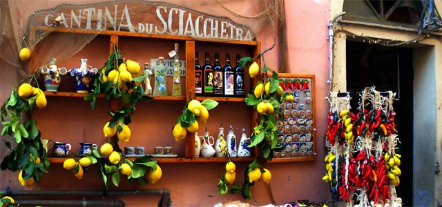 Lemons and Sciacchetrà wine, photo by lincemiope on pxleyes.com