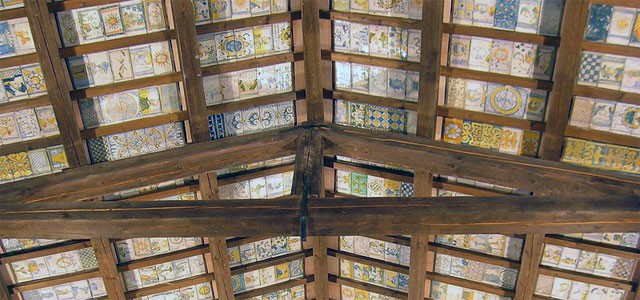 Maiolica ceiling in San Donato Church, Castelli - image by Patafisik