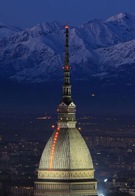 The neon-red Fibonacci numbers on the Mole Antonelliana, image from guidaspettacoli.com