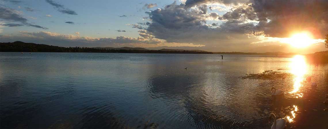 Lake Varese at sunset - By Docfra (Own work) [CC BY-SA 3.0]