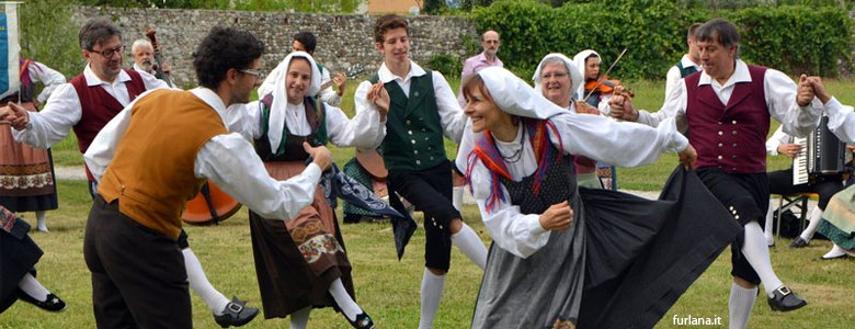 Private Tours & Activities: Italy folk music & traditional dances