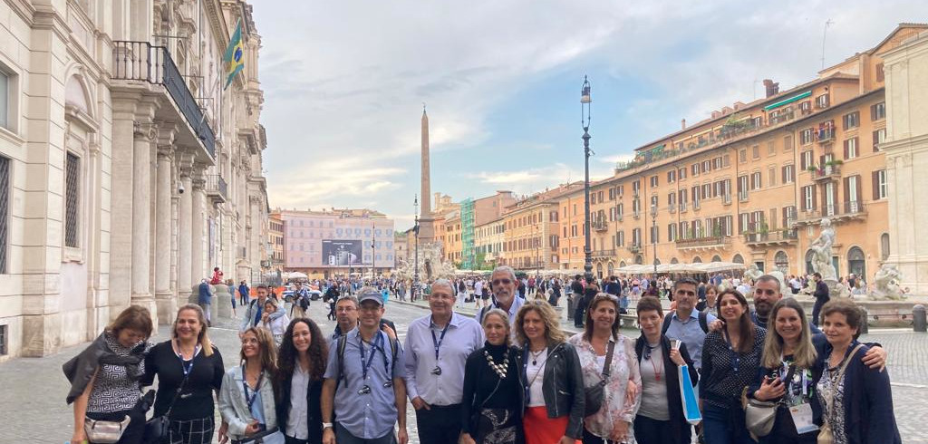 wine food group event in rome